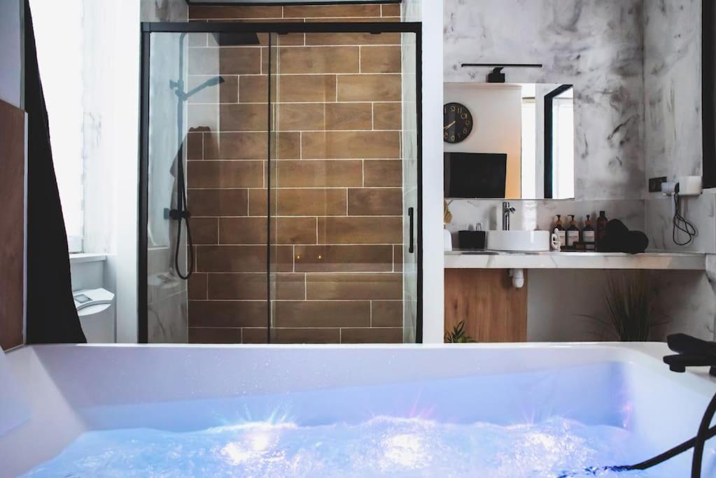 Love Room, La Douce Angevine Angers Exterior foto